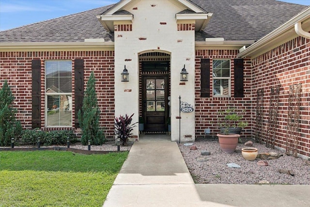 property entrance featuring a yard