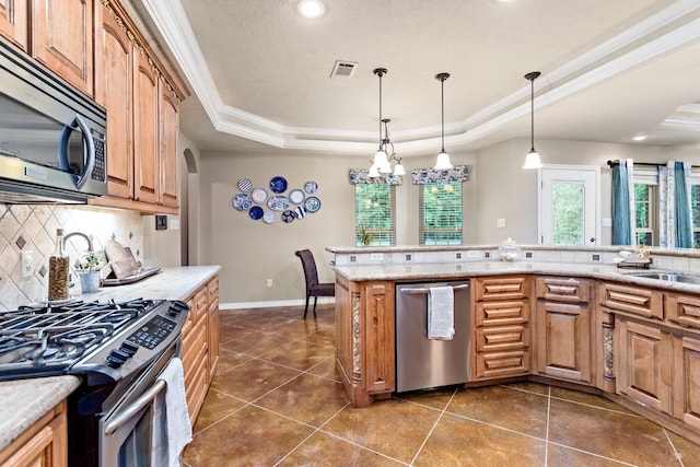 kitchen with visible vents, pendant lighting, a raised ceiling, tasteful backsplash, and stainless steel appliances
