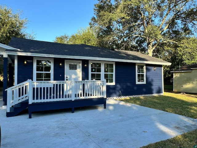 3824 Hays Ave, Groves, TX 77619 - ranch-style home featuring a shingled roof and a front lawn