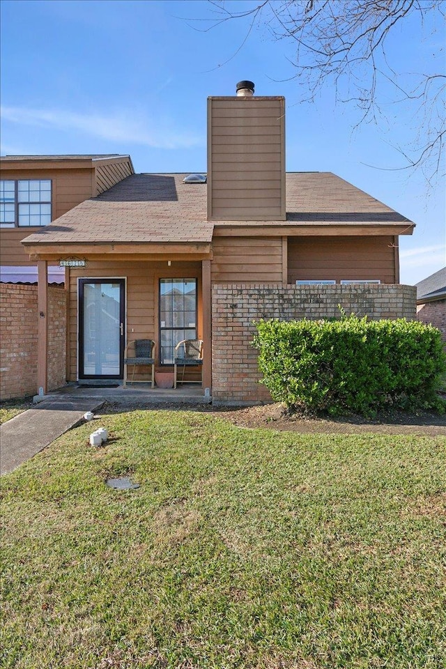 view of front of home with a front lawn