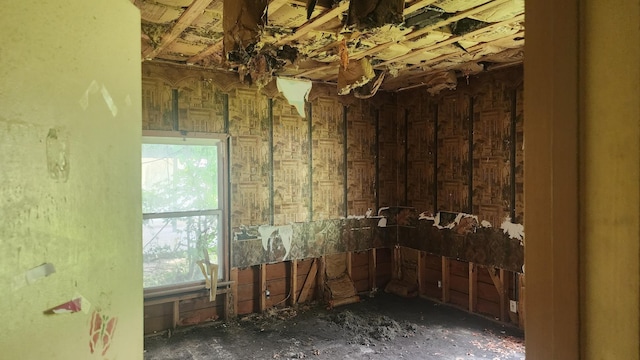 1340 E Dr, Beaumont, TX 77706 - miscellaneous room featuring healthy amount of natural light