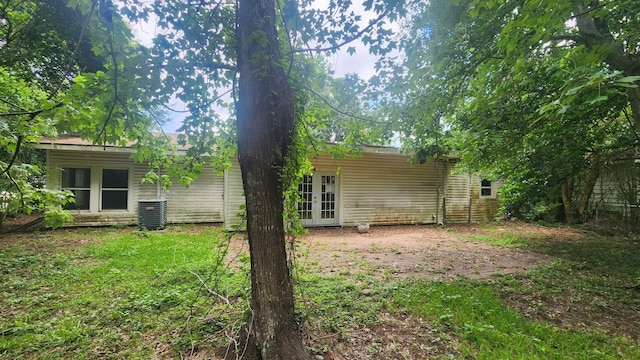 1340 E Dr, Beaumont, TX 77706 - rear view of house featuring french doors