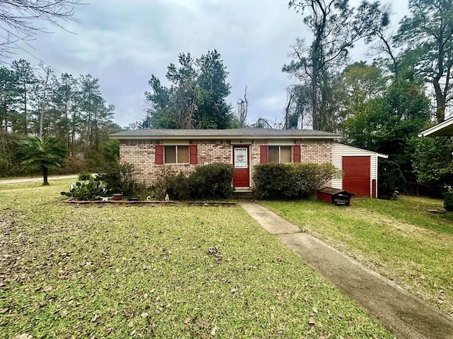 single story home with a front yard