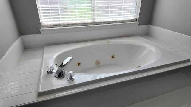 bathroom featuring tiled tub