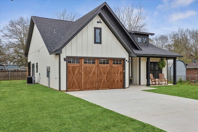 view of front facade featuring concrete driveway, a front yard, and fence