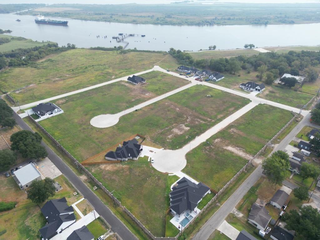 1456 Matthew Ave, Port Neches, TX 77651