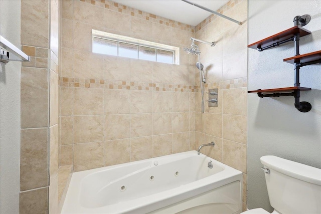 bathroom with tiled shower / bath and toilet