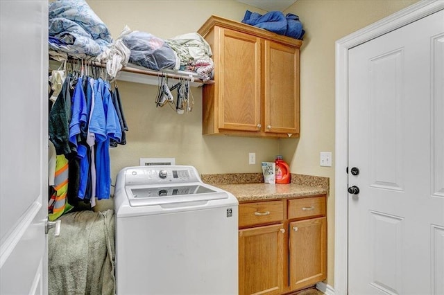 laundry area featuring cabinets and washer / clothes dryer