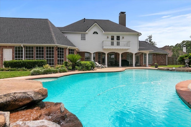 view of swimming pool featuring a patio