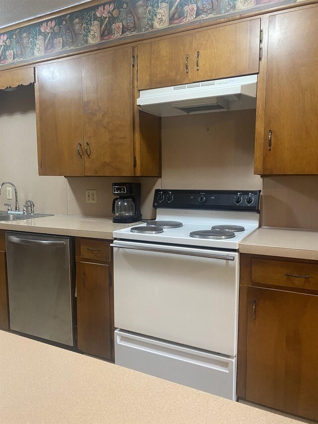 kitchen featuring electric range, light countertops, under cabinet range hood, and stainless steel dishwasher