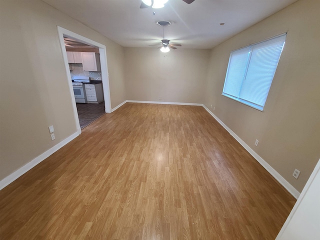 empty room featuring light wood-type flooring and ceiling fan