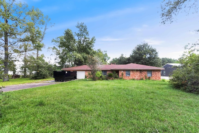 ranch-style house with a front yard