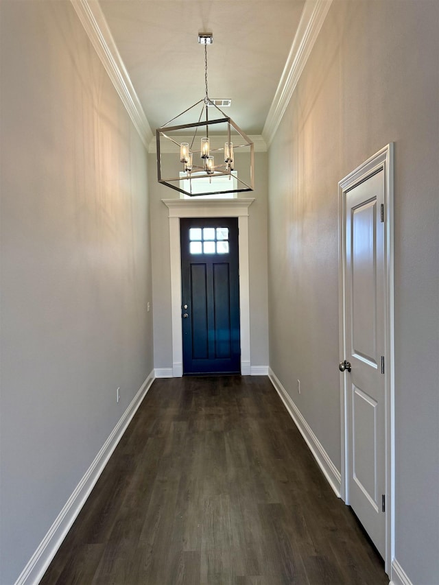 entryway featuring a chandelier, baseboards, dark wood-style floors, and ornamental molding
