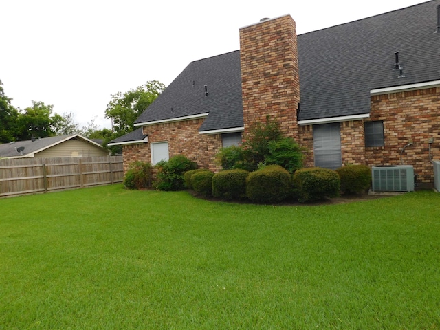 6340 Capitol St, Groves, TX 77619 - view of yard