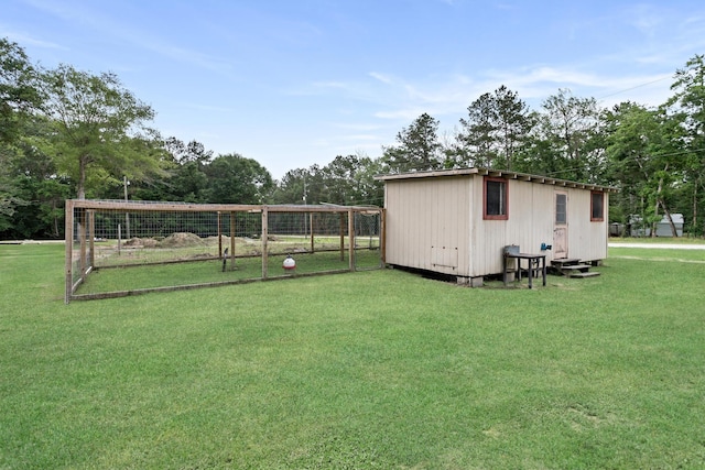 7714 N Linscomb Rd, Vidor, TX 77662 - view of yard with fence and an outbuilding