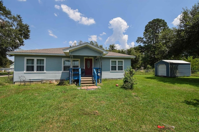 view of front of house featuring a front lawn