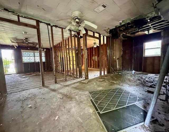 miscellaneous room featuring a ceiling fan and visible vents