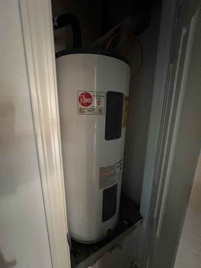 1928 Rev Dr Ranson Howard St, Port Arthur, TX 77640 - utility room featuring water heater