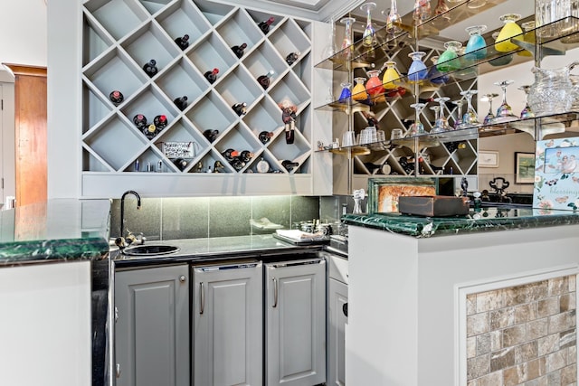 wine room featuring indoor wet bar