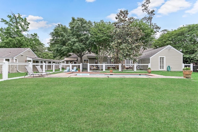 view of yard featuring a patio area