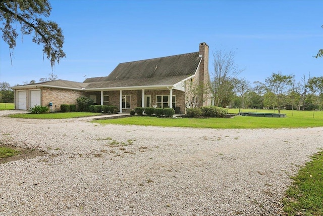 view of front facade featuring a front lawn and a garage