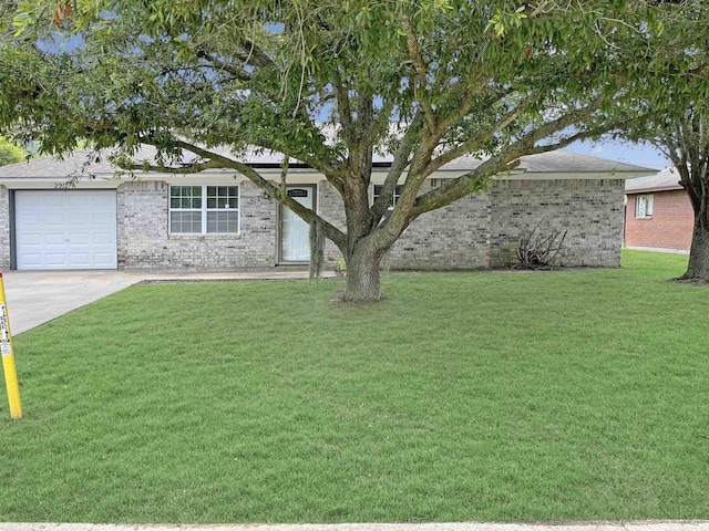 view of front of home featuring a garage and a front lawn