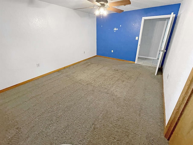 empty room featuring ceiling fan