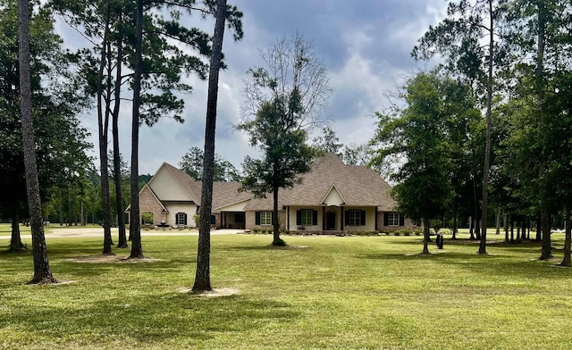 view of front of house featuring a front yard