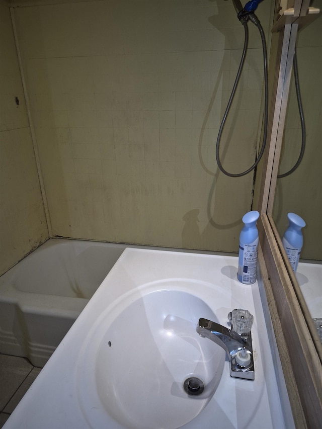 bathroom featuring sink and a bathtub