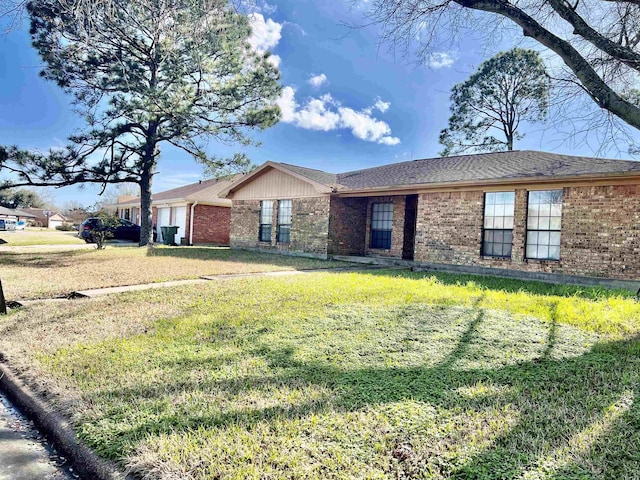 ranch-style home featuring a front yard