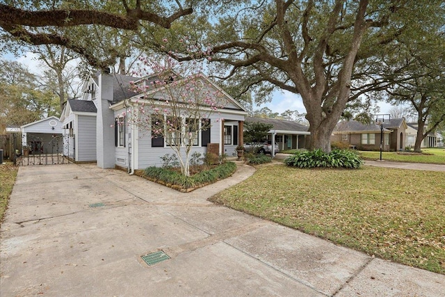 view of front of home featuring concrete driveway and a front lawn