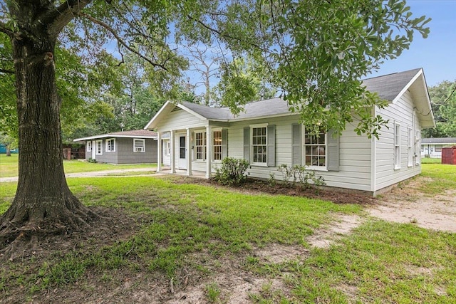 ranch-style house with a porch and a front yard