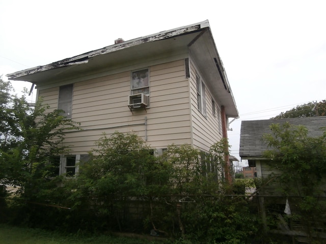 view of home's exterior with cooling unit