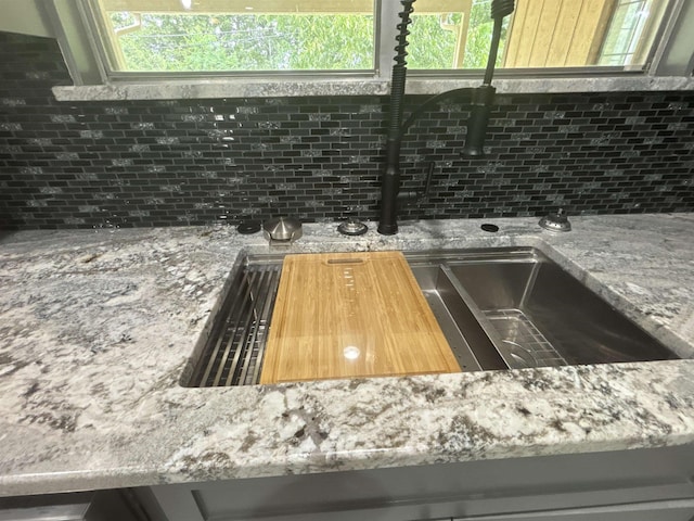 interior details featuring tasteful backsplash