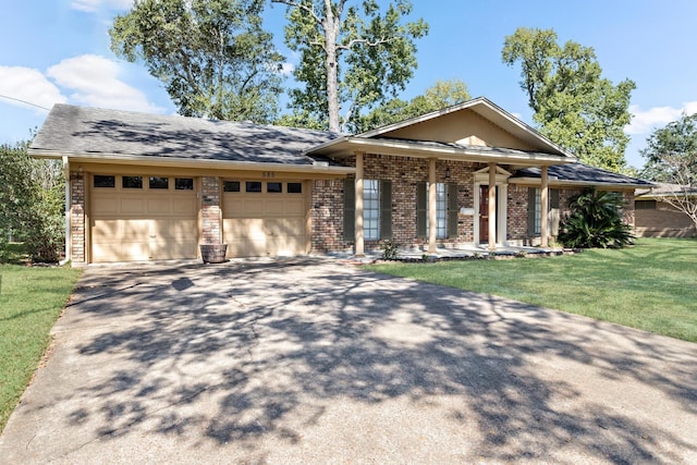 view of front of house featuring a front yard and a garage