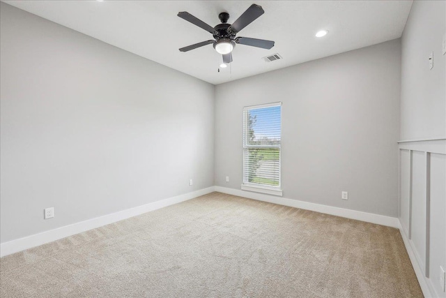 empty room featuring ceiling fan, carpet, visible vents, and baseboards