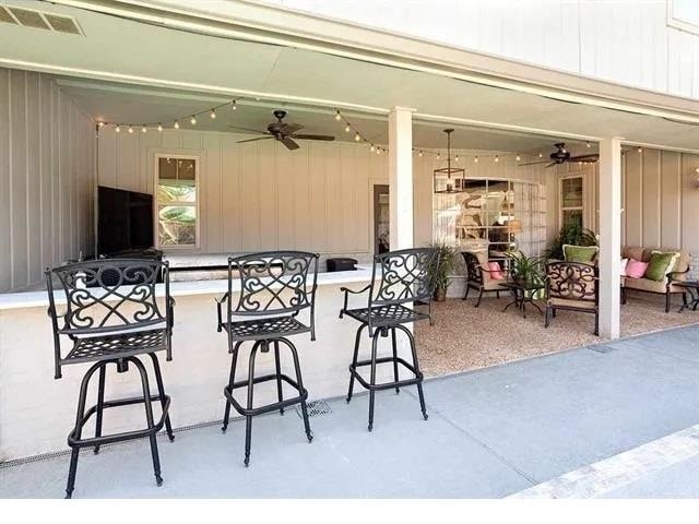 view of patio featuring outdoor lounge area and ceiling fan