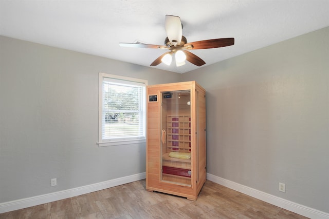 unfurnished bedroom featuring light wood-style floors, baseboards, and a ceiling fan