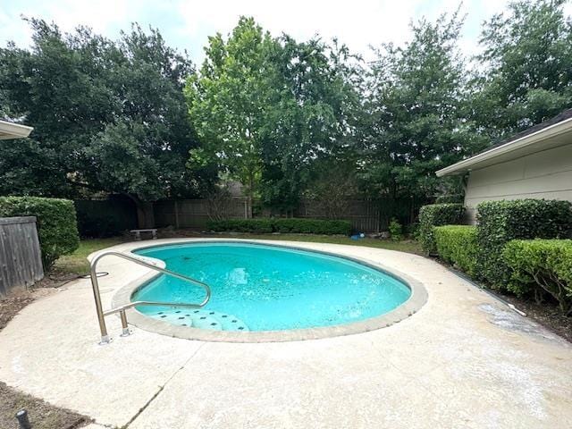6845 Hialeah Dr, Beaumont, TX 77706 - view of swimming pool with a fenced backyard and a patio area