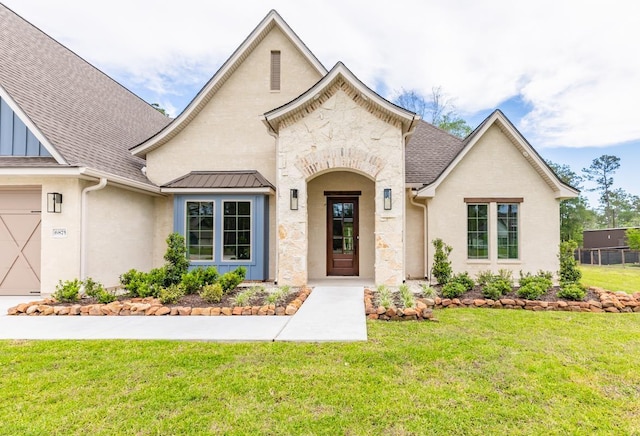 view of front facade featuring a garage and a front yard