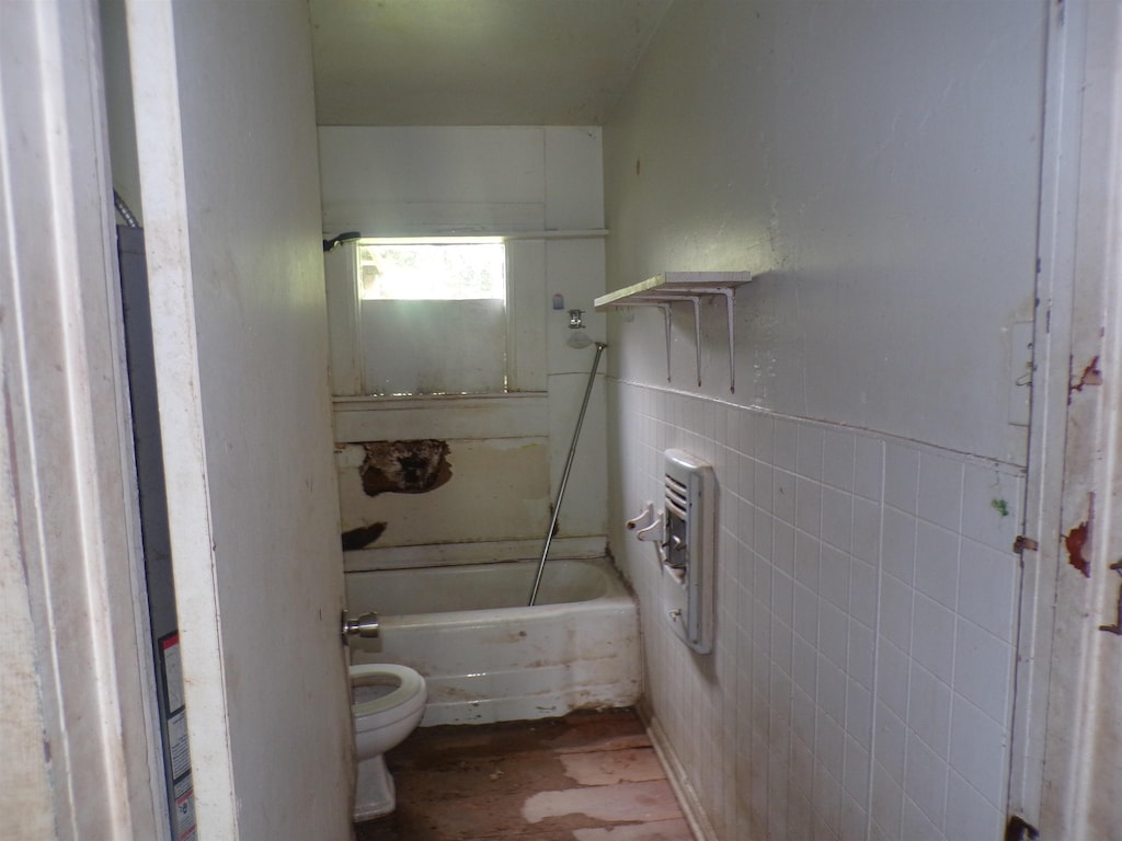 260 S 7th, Silsbee, TX 77656 - bathroom with toilet, tile walls, and tub / shower combination