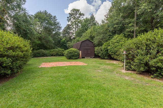 190 Magnolia Trl, Lumberton, TX 77657 - view of grassy yard featuring a shed