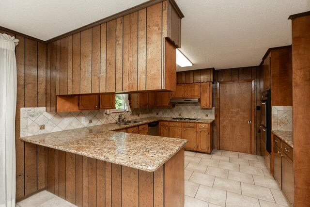 190 Magnolia Trl, Lumberton, TX 77657 - kitchen featuring under cabinet range hood, a peninsula, decorative backsplash, and dishwasher