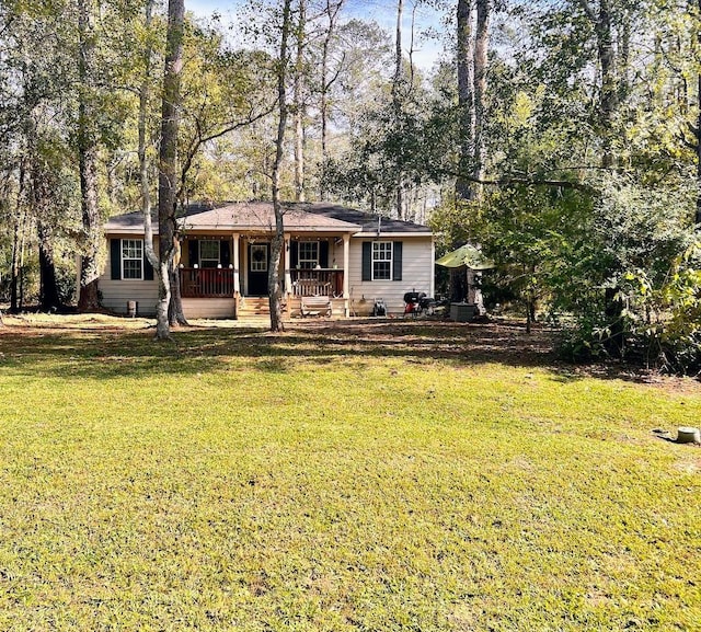 view of front of home with a front lawn and covered porch