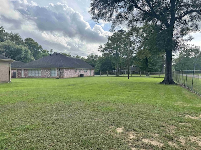 205 N Mayhaw Dr, Vidor, TX 77662 - view of yard