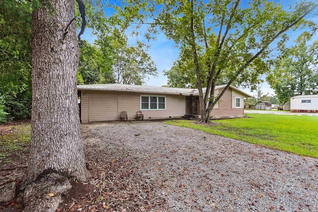 view of front of property with a front yard