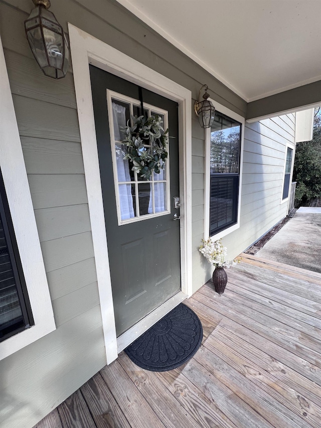 property entrance featuring a porch