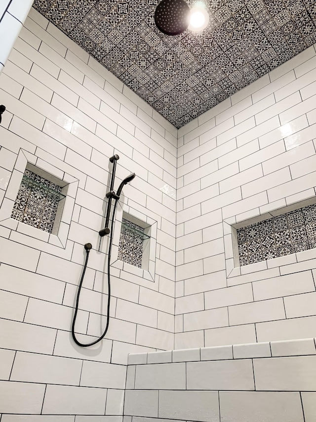 4885 Silver Leaf Dr, Orange, TX 77630 - bathroom featuring a tile shower