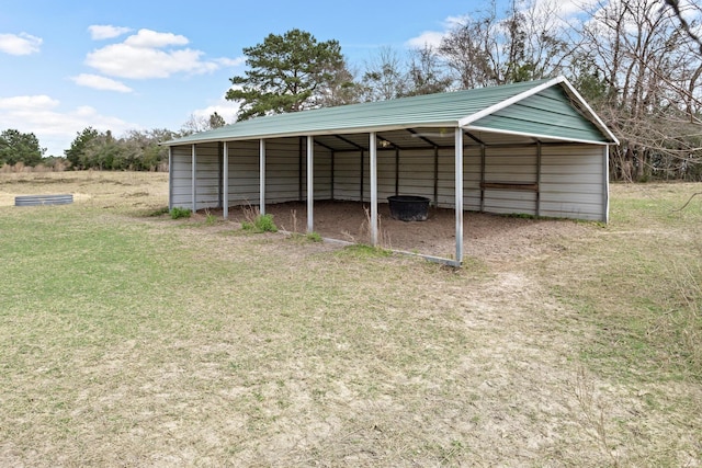 view of pole building featuring a detached carport and a yard