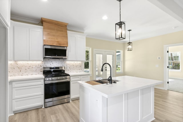 103 Ned, Lumberton, TX 77657 - kitchen with stainless steel appliances, light wood finished floors, tasteful backsplash, healthy amount of natural light, and crown molding